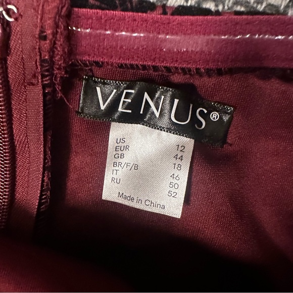 🆕 VENUS Off-Shoulder Burgundy Dress with Black Patterns - Picture 2 of 7
